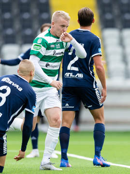 Västerås SKs Simon Johansson jublar