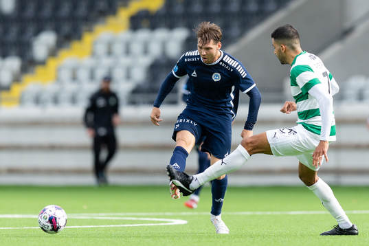 Utsiktens Karl Bohm och Västerås SKs Pedro Ribeiro