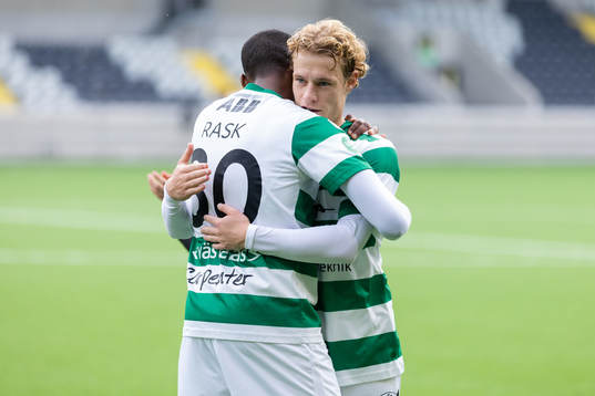 Västerås SKs Theodore Rask och Herman Magnusson jublar