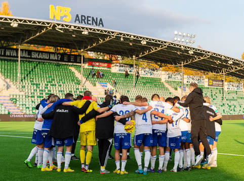 IFK Norrköpings spelare och ledare jublar