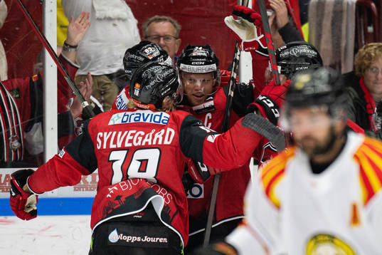 Malmö Redhawks Carl Söderberg jublar