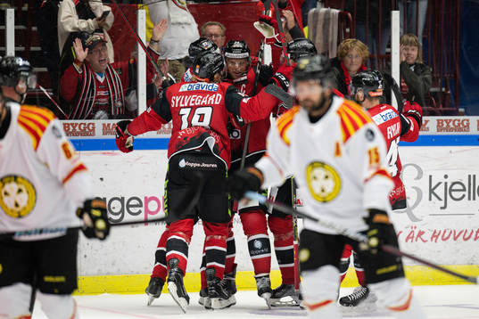 Malmö Redhawks Carl Söderberg jublar