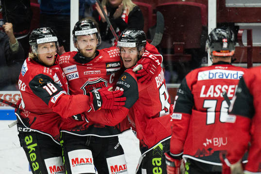 Malmö Redhawks Carl Söderberg jublar med Marcus