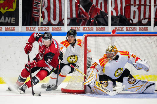 Malmö Redhawks Carl Söderberg och Brynäs Dmytro Timashov