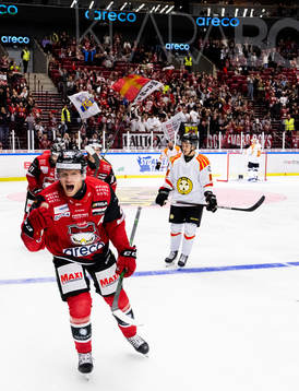 Malmö Redhawks Christoffer Forsberg jublar