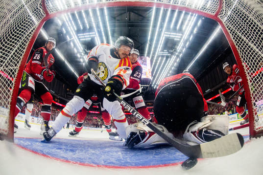 Brynäs Hannes Björninen gör 3-4 mot Malmö Redhawks