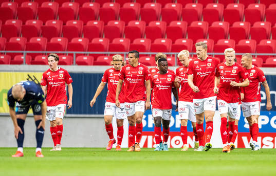 Kalmars spelare jublar