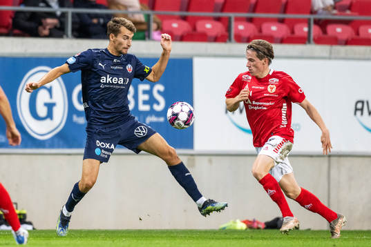 Helsingborgs Rasmus Wiedesheim-Paul och Kalmars Simon Skrabb
