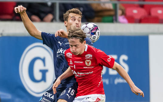 Helsingborgs Rasmus Wiedesheim-Paul och Kalmars Simon Skrabb