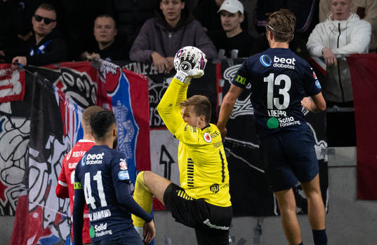 Kalmars målvakt Ricardo Friedrich och Helsingborgs Wilhelm