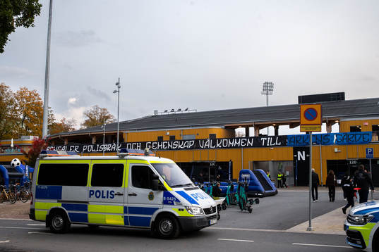 Polisbilar utanför Studenternas
