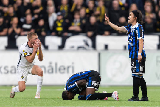 AIKs Sebastian Larsson reagerar