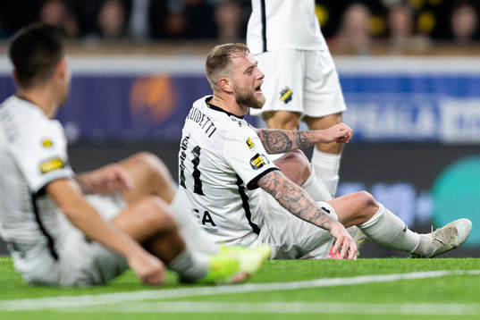AIKs Nicolas Stefanelli och John Guidetti deppar