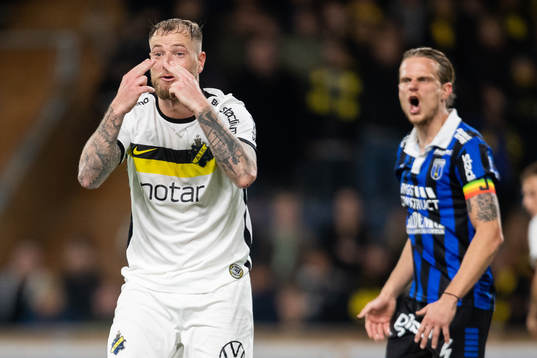 AIKs John Guidetti och Sirius Tim Björkström