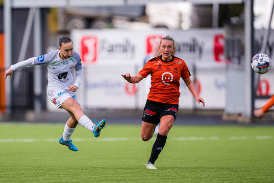 Miljana Ivanovic of Arna-Bjørnar and Madeleine Veivåg of