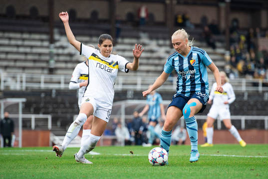 AIKs Julia Olsson och Djurgårdens Stinalisa Johansson