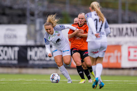 Marte Bjelde Hjelmhaug of Arna-Bjørnar and Mathilde