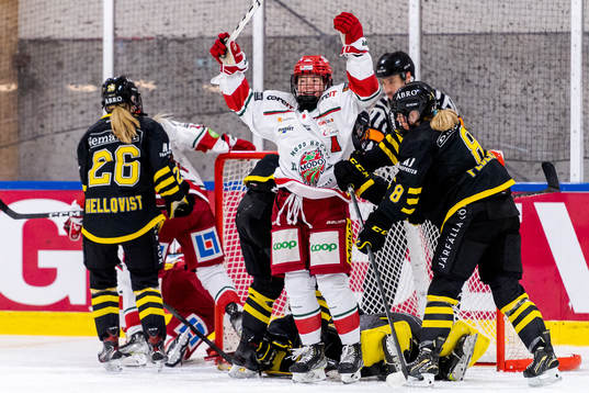 Modos Ebba Tärnfjord jublar