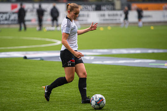 Karen Kraft Vistnes of Åsane warms up