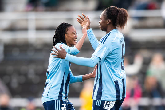 Djurgårdens Linda Maserame Motlhalo och Flavine Mawete