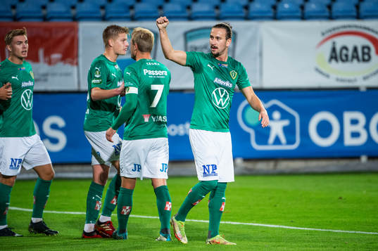 Jönköpings Södras Edin Hamidovic jublar med lagkamraterna