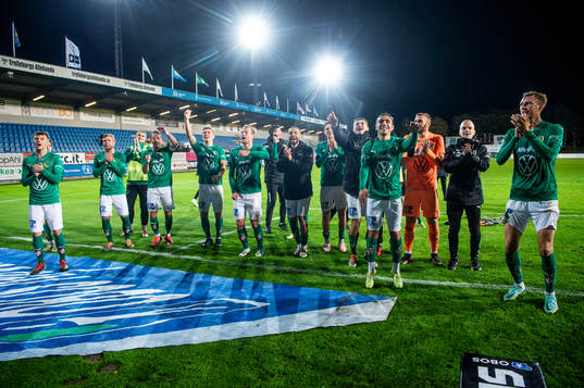 Jönköpings Södras spelare jublar