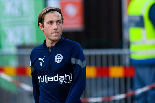 Värnamos William Kenndal före fotbollsmatchen i