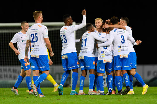 Värnamos spelare jublar