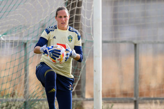 goalkeeper Emma Lind