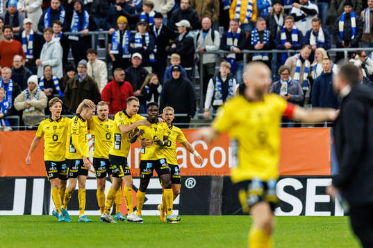 Elfsborgs Michael Baidoo jublar med lagkamrater