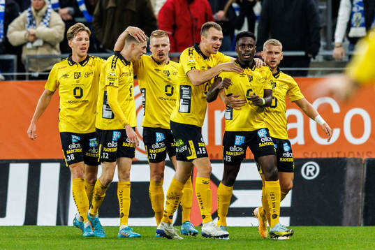 Elfsborgs Michael Baidoo jublar med lagkamrater