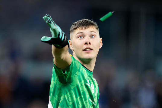 Elfsborgs målvakt Hakon Valdimarsson kastar bort en