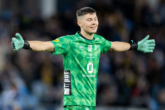 Elfsborgs målvakt Hakon Valdimarsson jublar