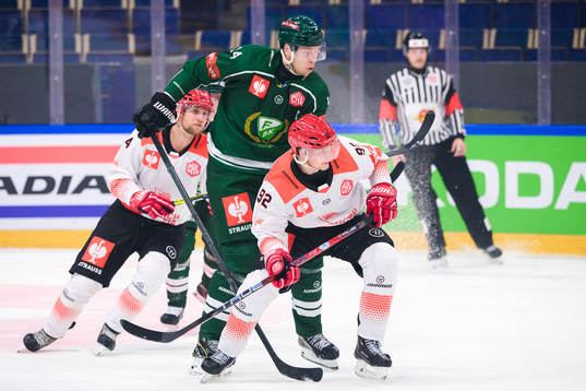 Victor Ejdsell of Färjestad and Mateus Michalski of
