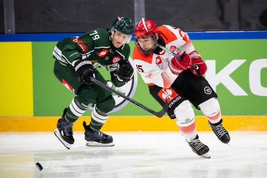 Patrik Lundh of Färjestad and Patryk Wronka of Comarch