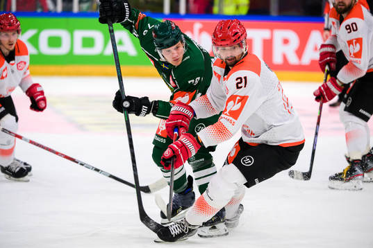 Patrik Lundh of Färjestad and Marek Racuk of Cracovia
