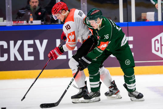 Robert Arrak of Cracovia and Martin Johnsen of Färjestad