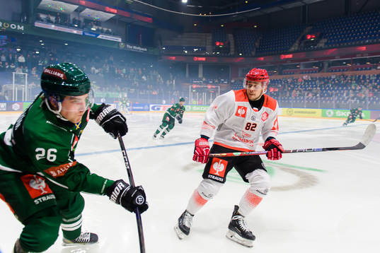 Joel Nyström of Färjestad and Martin Kasperlik of Cracovia