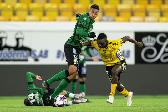 Varbergs Simon Karlsson Adjei och Elfsborgs Timothy Noor