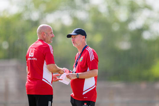 Assistant coach Magnus Wikman and head coach Peter