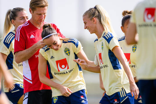 Kosovare Asllani and Sofia Jakobsson  of the Swedish
