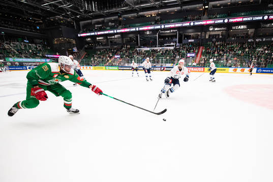 Kim Rosdahl of Rögle and Patrick Geering of ZSC Lions