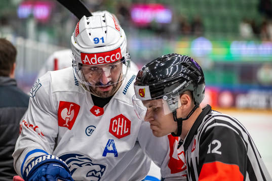 Denis Hollenstein talks to the Referee Emils Druseiks