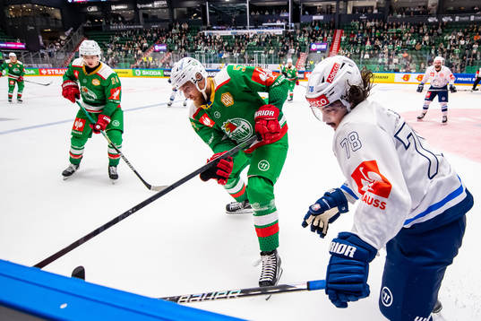 Vojtech Mozik of Rögle and Kyen Sopa of ZSC Lions