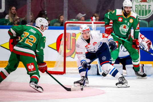 Daniel Zaar of Rögle and Dean Kukan of ZSC Lions