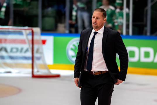 Head coach Cam Abbott of Rögle looks dejected