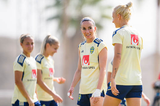 Kosovare Asllani and Nathalie Björn of the Swedish women's