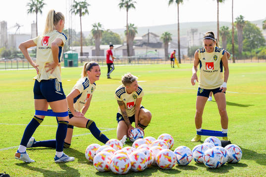 Sofia Jakobsson, Olivia Schough, Lina Hurtig and Kosovare