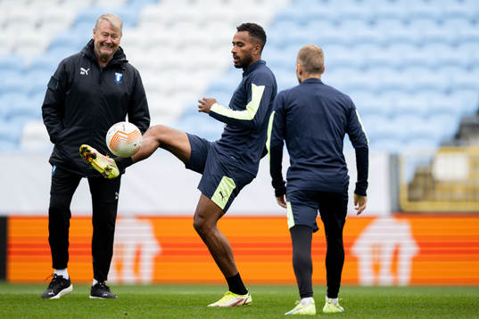 Head coach Åge Hareide and Isaac Kiese Thelin