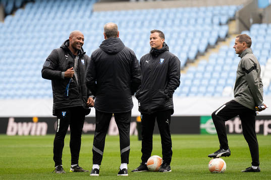 Assistant coach Jeffrey Aubynn, Head coach Åge Hareide,